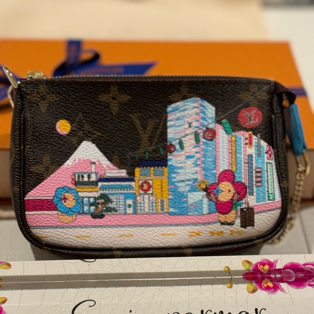 NWT LV mini Pochette Christmas collection 2022!